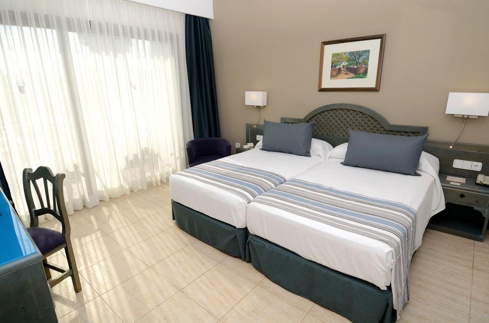 Hotel Catalonia Ses Estaques - Adults Only Santa Eulalia del Río Exterior foto