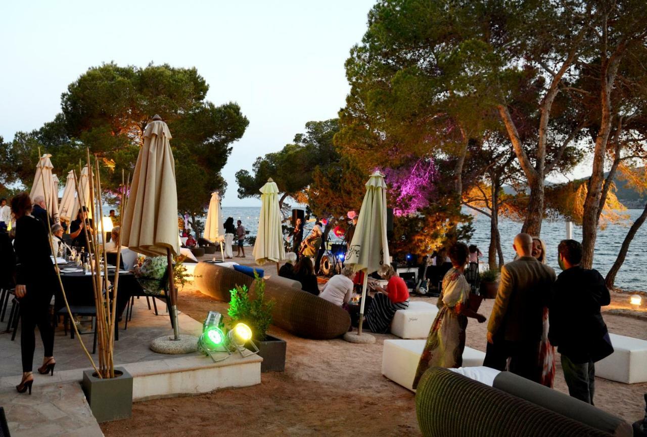 Hotel Catalonia Ses Estaques - Adults Only Santa Eulalia del Río Exterior foto